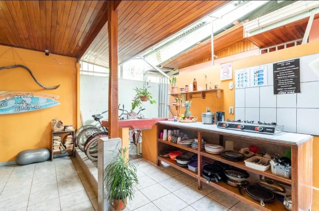 Cocobolo Surf Hotel & School Playa Santa Teresa  Экстерьер фото